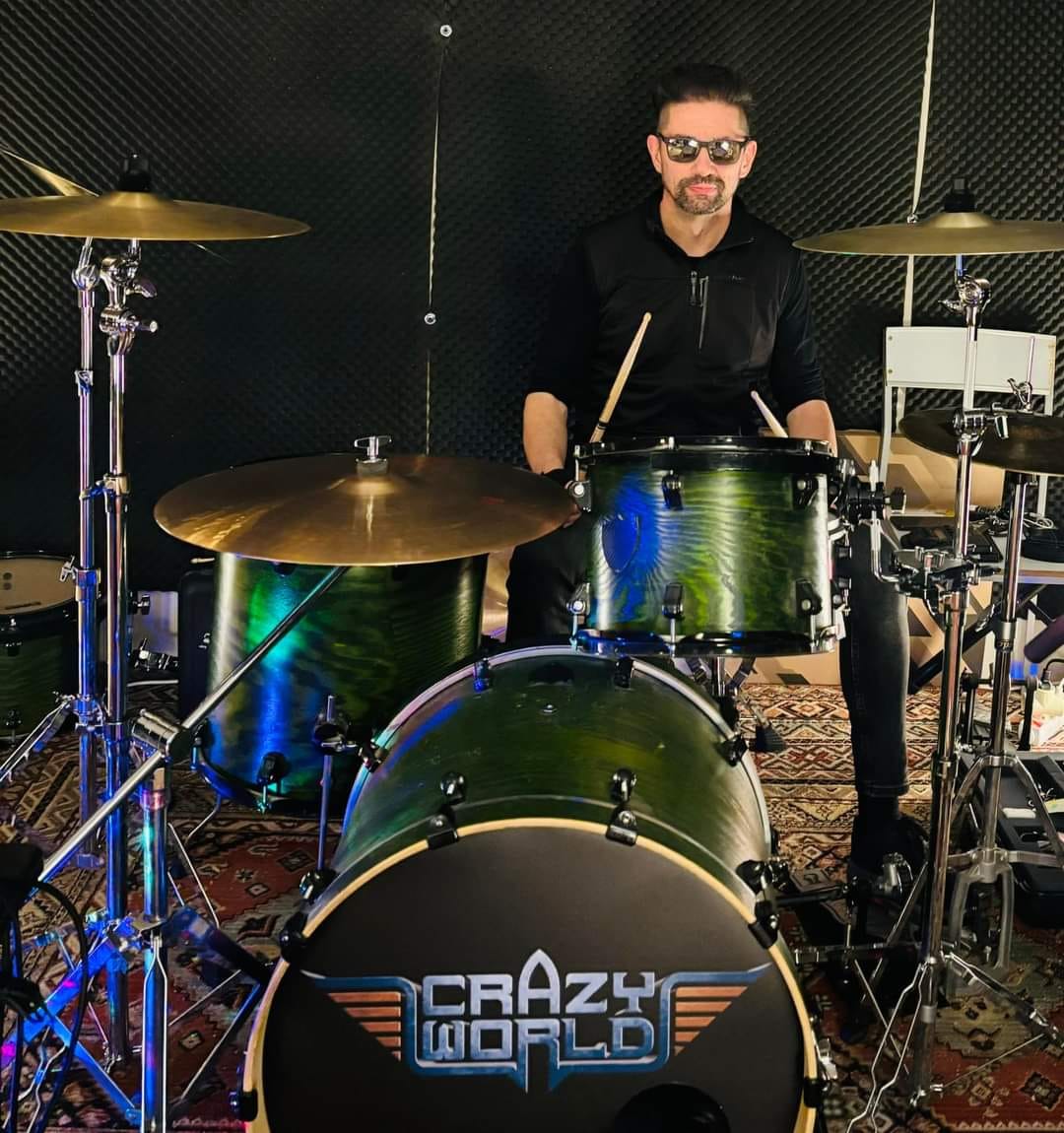 Oscar Luis González Mendoza Baterista en Crazy World